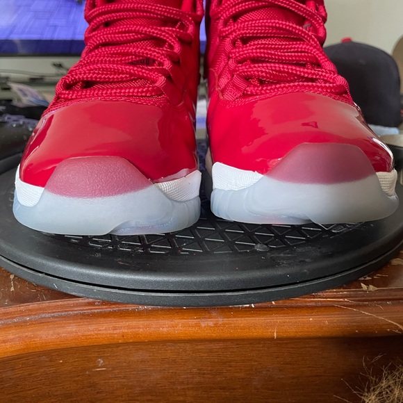 Authentic jordan 11 size 9.5 mens